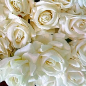 Our silk roses make a thoughtful and enduring gift for any occasion, whether it's a birthday, anniversary, Valentine's Day, or simply a gesture of appreciation.