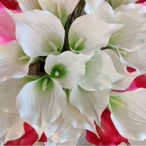 Stunning artificial calla lily. Enjoy the beauty of fresh flowers without the upkeep.